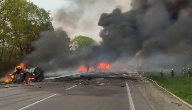 Autoput Kijev - Čop, regija Rivne, Ukrajina, 3.5.2022., oko 20.00