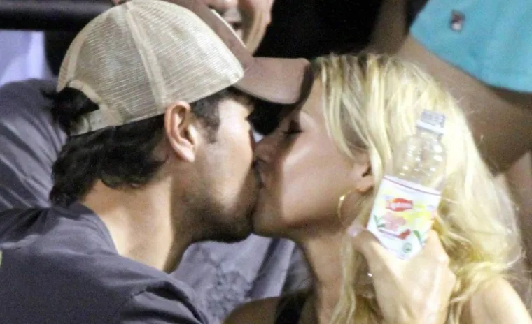 Nakon MTV nagrada, viđeni su zajedno i 2003. na premijeri filma &quot;Bilo jednom u Meksiku&quot;. Godinu dana nakon počelo se šuškati da su se Anna i Enrique zaručili jer je viđena s velikim dijamantnim prstenom, no nijedno od njih nije to potvrdilo niti demantiralo. 