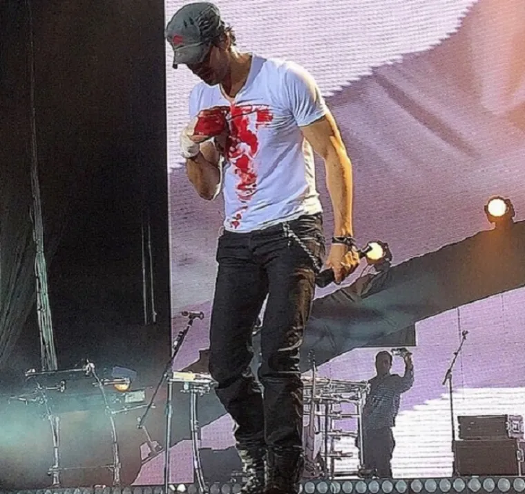 Godine 2011. Kournikova je za &quot;Women&apos;s Health&quot; otkrila da želi postati majka: &quot;Apsolutno hoću imati djecu, bilo da ih rodim sama ili posvojim. Volim se brinuti o ljudima. No brak nije važan za mene. U sretnoj sam vezi, to je sve što je važno. Vjerujem u predanost nekome. Vjerujem u otvorenost, povjerenje i poštovanje prema drugoj osobi&quot;, priznala je.