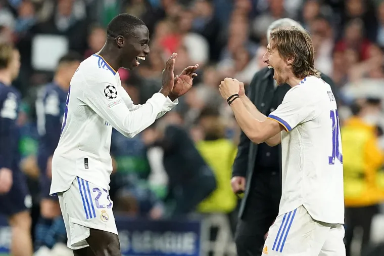 Carlo, stari, da ti ne&scaron;to objasnim: 'Ovo je čarobno mjesto, ali istodobno i zastra&scaron;ujuće. Vje&scaron;tice s neba bacaju crnu magiju'