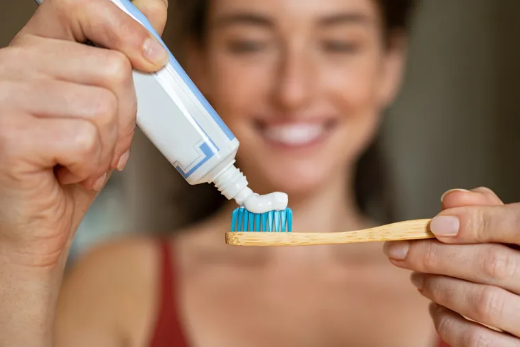 5. Pasta za zube: Prema Crest web stranici, odnosno marki paste za zube, možete koristiti onu kojoj je istekao rok trajanja, iako ona postaje manje učinkovita u sprječavanju karijesa.
