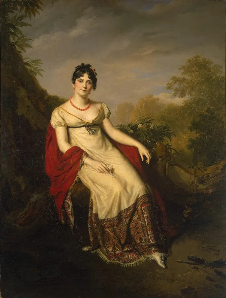 Pravo ime Napoleonove supruge bilo je Marie Josephe Rose de Tascher de la Pagerie, no njemu se nikako nije sviđalo, pa ga je promijenio u Josephine. On je sa sobom u bitkama nosio njen portret jer je vjerovao da mu donosi sreću. Josephine je iz prethodnog braka imala dvoje djece, a njena kćer se udala za Napoleonovog brata.