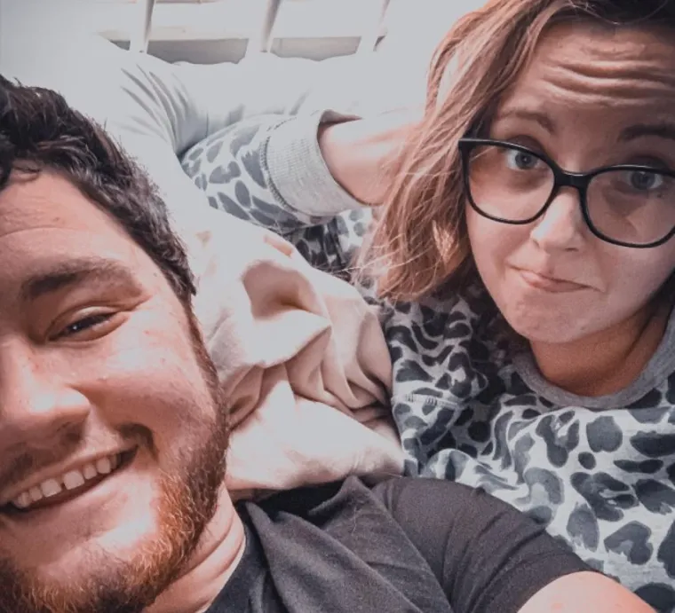 &quot;Naš odnos je izgrađen na prijateljstvu i vjerujem da je to ono što ga čini tako jakim&quot;, kazala je Kayla. Njih dvoje su se vjenčali prošle godine, Aaron je rekao da je sada &quot;nevjerojatno blagoslovljen&quot; što ima Kaylu za ženu. 
