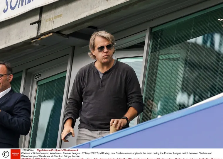 Novi vlasnik Chelseaja gledao horor svog novog kluba. Pogledajte &scaron;to je tip sve radio u svečanoj loži: 'Bio je u očaju'