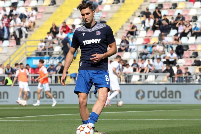 I njih dvije su se na&scaron;le na tribinama i prate Jadranski derbi. Koga su samo gledale?