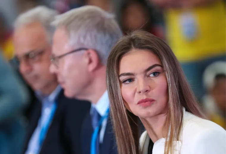 Putin nikada nije priznao vezu s bivšom zastupnicom svoje stranke, a ranije je rečeno da se ona skriva u Švicarskoj.