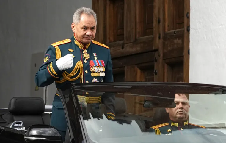 sergej šojgu na paradi u moskvi 