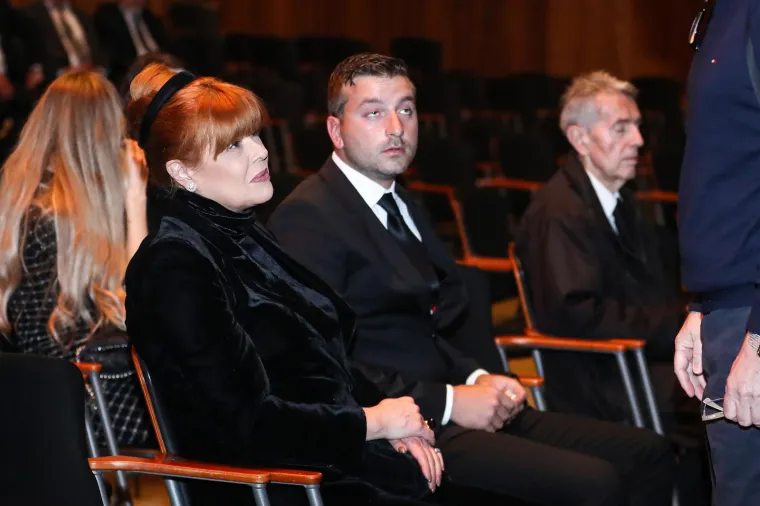 Maja Lena Lopatny u suzama se oprostila od oca, trofejnog vaterpolista Ronalda Lopatnyja. Mia Begović bila joj je bila velika podrška