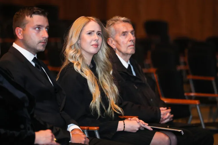 Maja Lena Lopatny u suzama se oprostila od oca, trofejnog vaterpolista Ronalda Lopatnyja. Mia Begović bila joj je bila velika podrška