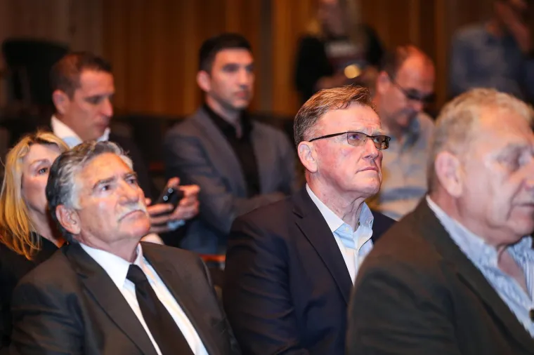 Maja Lena Lopatny u suzama se oprostila od oca, trofejnog vaterpolista Ronalda Lopatnyja. Mia Begović bila joj je bila velika podr&scaron;ka