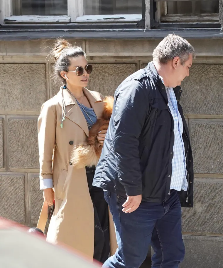 Obitelj i prijatelji su &scaron;okirani preranim odlaskom povjesničara umjetnosti, dok Nikolina nije mogla biti govoriti od boli. Tek je kratko potvrdila da Vidoja doista vi&scaron;e nema.&nbsp;