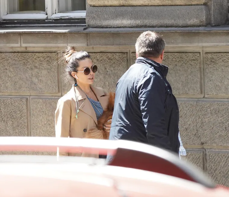 Srpski povjesničar umjetnosti Vidoje Ristović preminuo je u subotu navečer u 44. godini. Svega par sati prije, Vidoje je objavio fotografiju kćeri iz jednog muzeja u Madridu.
"Krv nije voda. Znatiželjna tatina djevojčica. Uh, samo kad izađosmo", napisao je Vidoje.