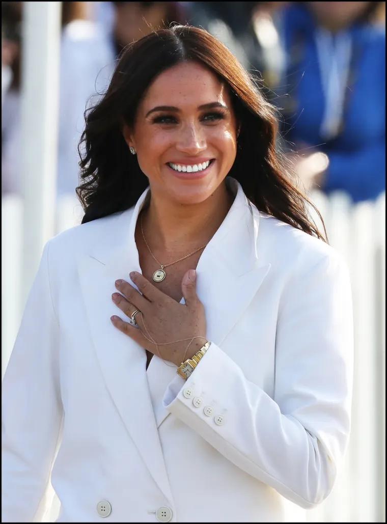 Kraljevski ili ne, ruganje tjelesnim nedostacima nikada nije u redu.
Ako Harry primijeti neke od podlijih komentara, nadamo se da ih neće uzeti k srcu. Princ je jo&scaron; uvijek predmet mnogih simpatija, a ne&scaron;to nam govori da je Meghanino mi&scaron;ljenje ionako jedino koje mu je važno.