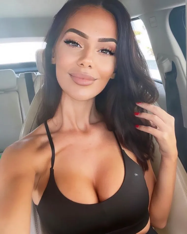 Muž ju je ostavio jer je rekla da nije dobar u krevetu, a ona nastavlja s provokativnim fotografijama: 'Ovo je na granici dopu&scaron;tenog'