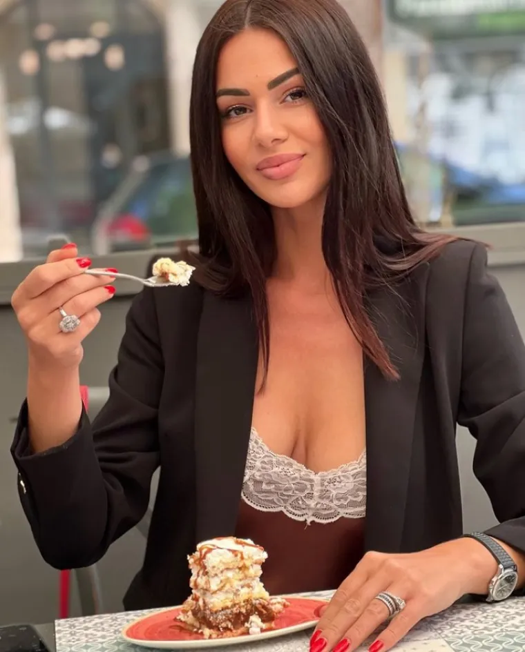 Muž ju je ostavio jer je rekla da nije dobar u krevetu, a ona nastavlja s provokativnim fotografijama: 'Ovo je na granici dopu&scaron;tenog'