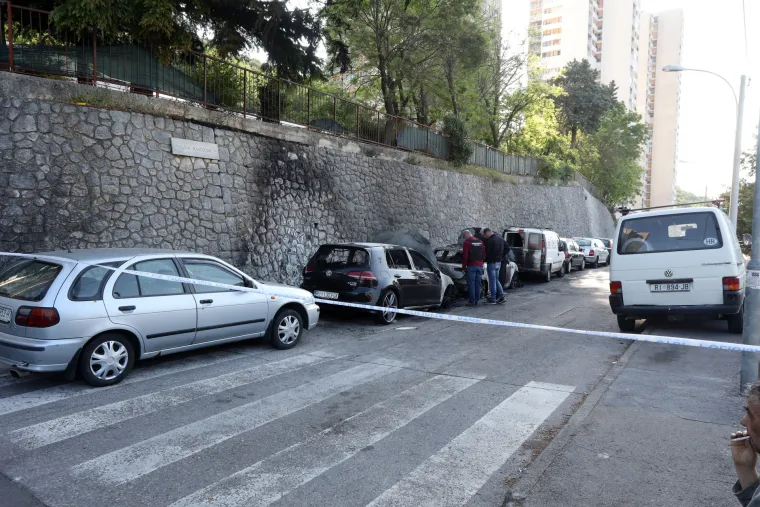 Riječane probudila eksplozija! U vatrenoj buktinji izgorjela dva auta, požar zahvatio jo&scaron; četiri