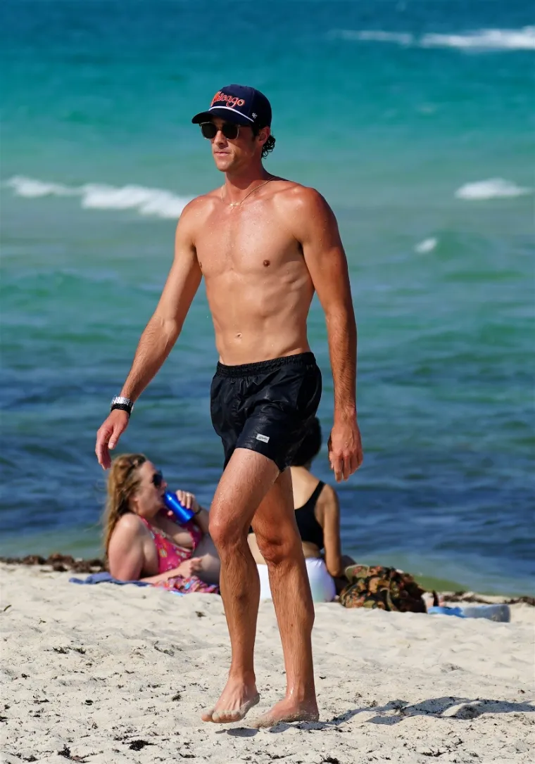 Paparazzi škljocaju sve u 16: Bivša ljubav Brooklyna Beckhama perfektnim tijelom mami uzdahe na plaži
