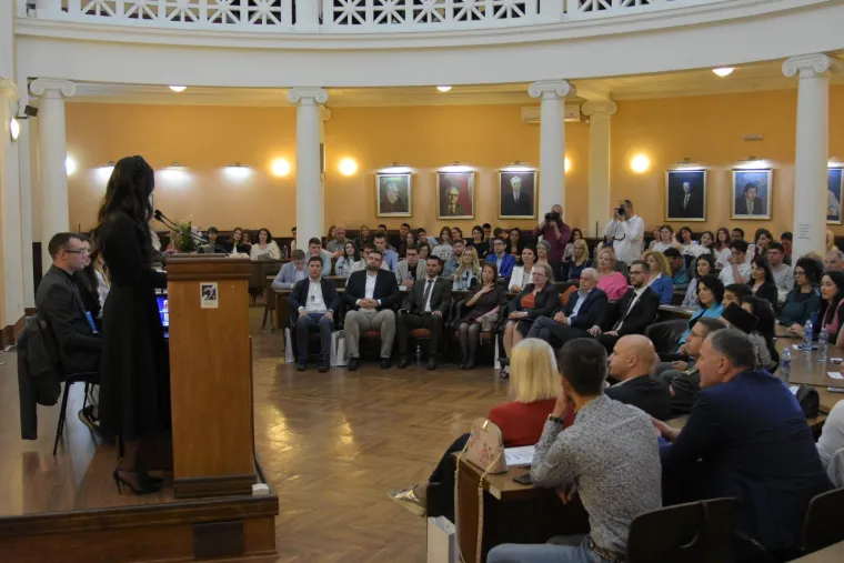 Povučena prva dama Srbije pojavila se u javnosti: Pogledajte kako izgleda i čime se bavi supruga Aleksandra Vučića