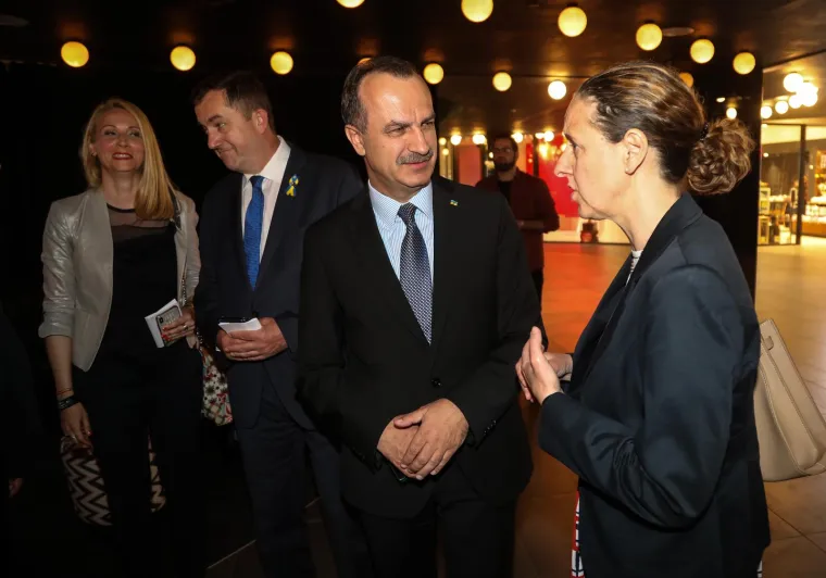 Branka Krstulović oduševila ljepotom koja ne blijedi u rijetkom pojavljivanju sa suprugom: Svi su samo u nju zurili