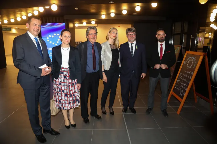 Branka Krstulović oduševila ljepotom koja ne blijedi u rijetkom pojavljivanju sa suprugom: Svi su samo u nju zurili