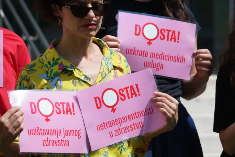 Skupovi podr&scaron;ke diljem Hrvatske. U Rijeci najavili prosvjed te poručili 'Dosta! Ugrožavanja javnog zdravstva i zanemarivanja zdravlja žena!'