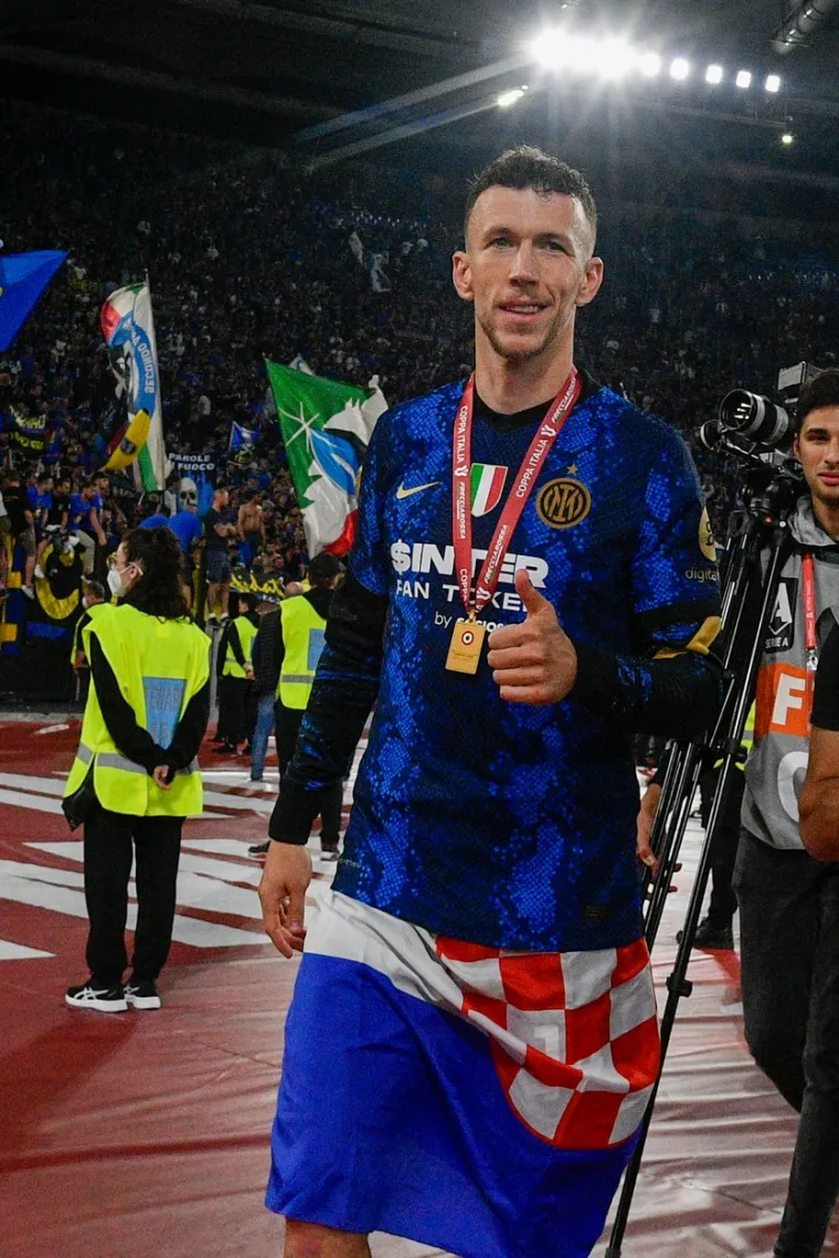 Koji je kralj ovaj naš Perišić. Pogledajte u čemu je Vatreni prošetao stadionom nakon što je srušio Juve u finalu Kupa