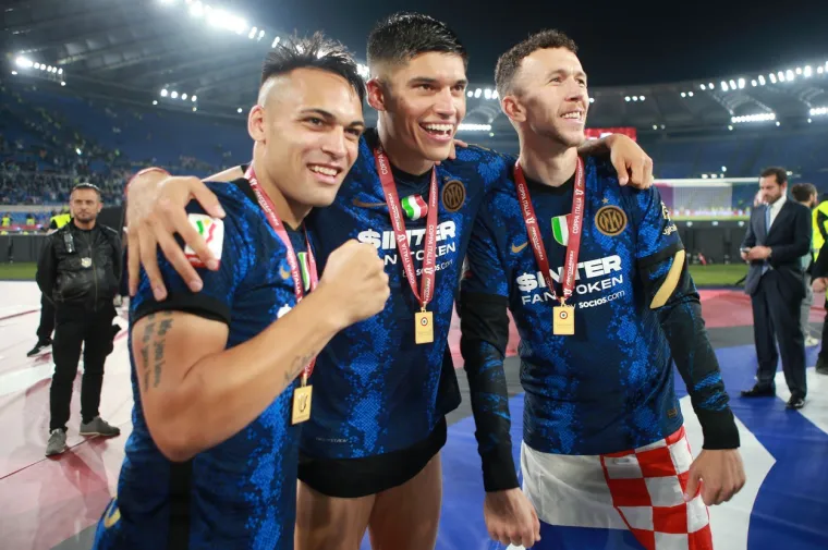 Koji je kralj ovaj naš Perišić. Pogledajte u čemu je Vatreni prošetao stadionom nakon što je srušio Juve u finalu Kupa