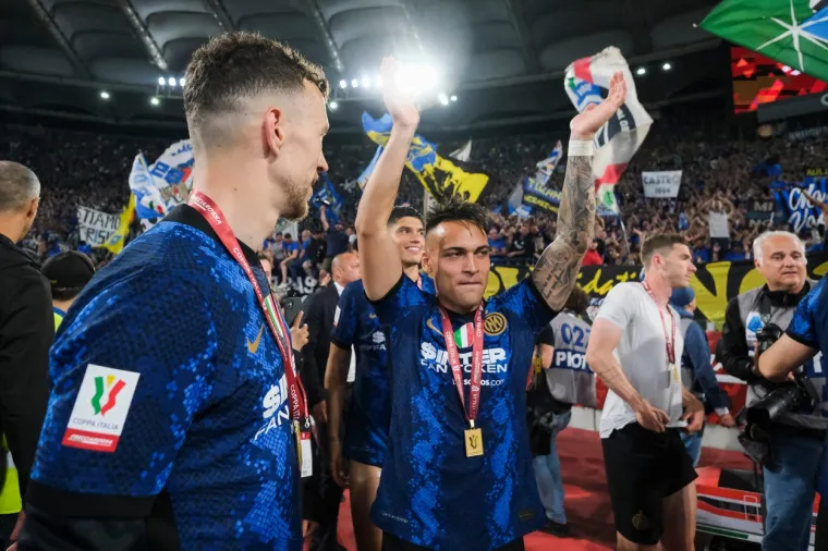 Koji je kralj ovaj naš Perišić. Pogledajte u čemu je Vatreni prošetao stadionom nakon što je srušio Juve u finalu Kupa