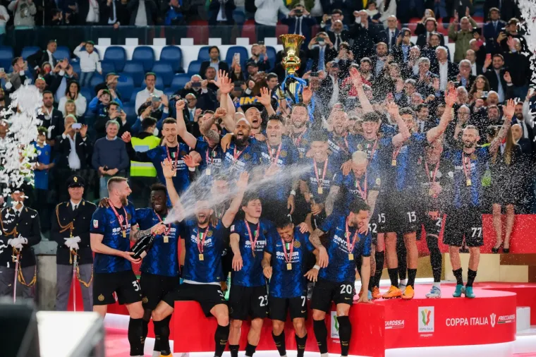 Koji je kralj ovaj naš Perišić. Pogledajte u čemu je Vatreni prošetao stadionom nakon što je srušio Juve u finalu Kupa