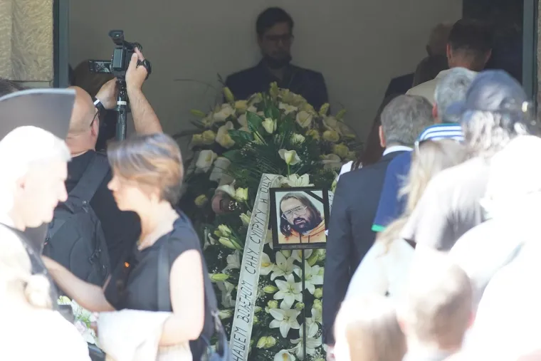 Pokopan je Vidoje Ristović: Neutje&scaron;na Nikolina Pi&scaron;ek nije prestajala plakati, prizori lome srce