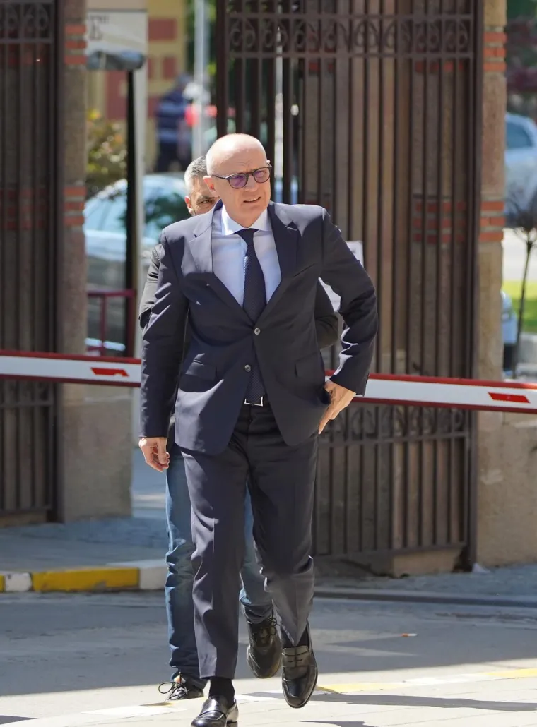 Pokopan je Vidoje Ristović: Neutje&scaron;na Nikolina Pi&scaron;ek nije prestajala plakati, prizori lome srce