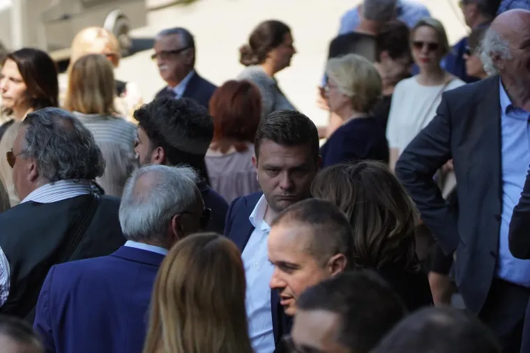 Pokopan je Vidoje Ristović: Neutje&scaron;na Nikolina Pi&scaron;ek nije prestajala plakati, prizori lome srce