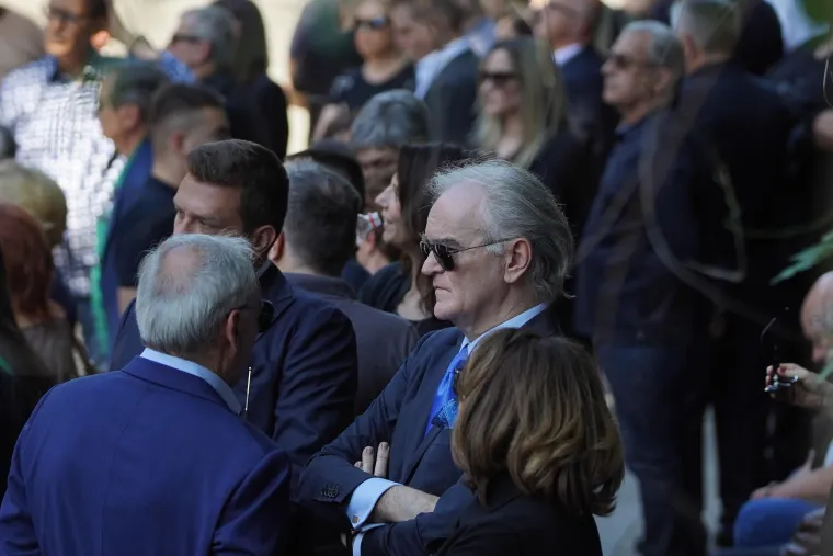 Pokopan je Vidoje Ristović: Neutje&scaron;na Nikolina Pi&scaron;ek nije prestajala plakati, prizori lome srce