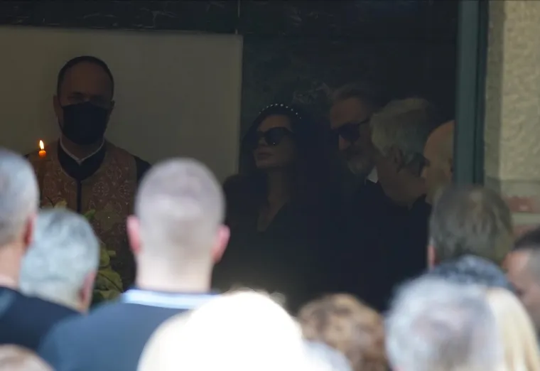 Pokopan je Vidoje Ristović: Neutje&scaron;na Nikolina Pi&scaron;ek nije prestajala plakati, prizori lome srce