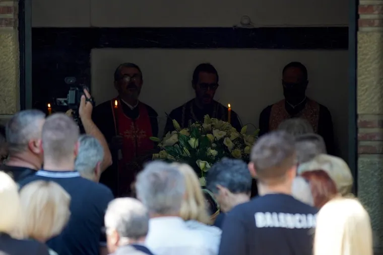 Pokopan je Vidoje Ristović: Neutje&scaron;na Nikolina Pi&scaron;ek nije prestajala plakati, prizori lome srce