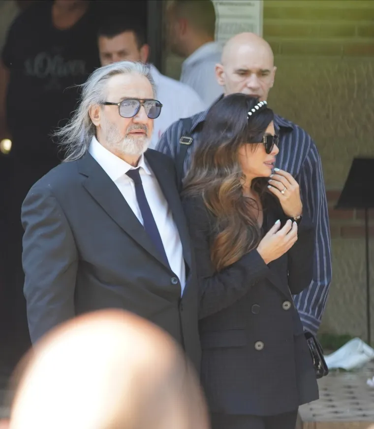 Pokopan je Vidoje Ristović: Neutje&scaron;na Nikolina Pi&scaron;ek nije prestajala plakati, prizori lome srce