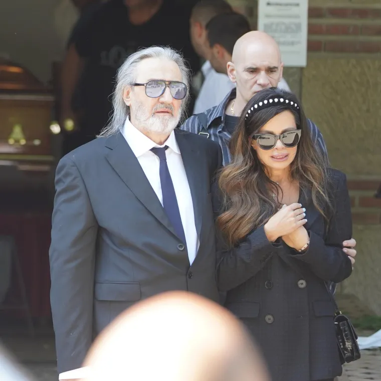 Pokopan je Vidoje Ristović: Neutje&scaron;na Nikolina Pi&scaron;ek nije prestajala plakati, prizori lome srce