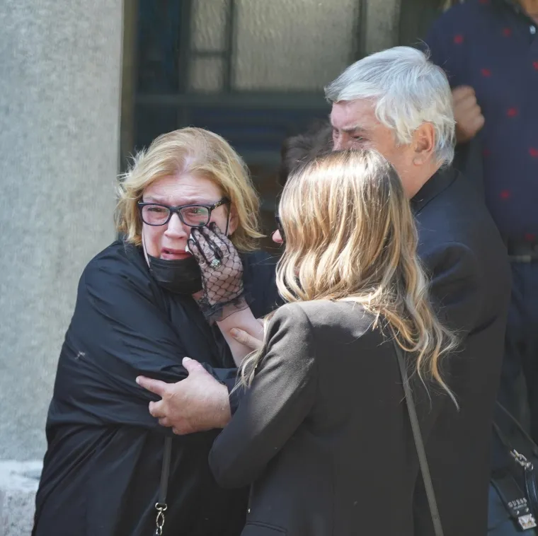 Pokopan je Vidoje Ristović: Neutje&scaron;na Nikolina Pi&scaron;ek nije prestajala plakati, prizori lome srce