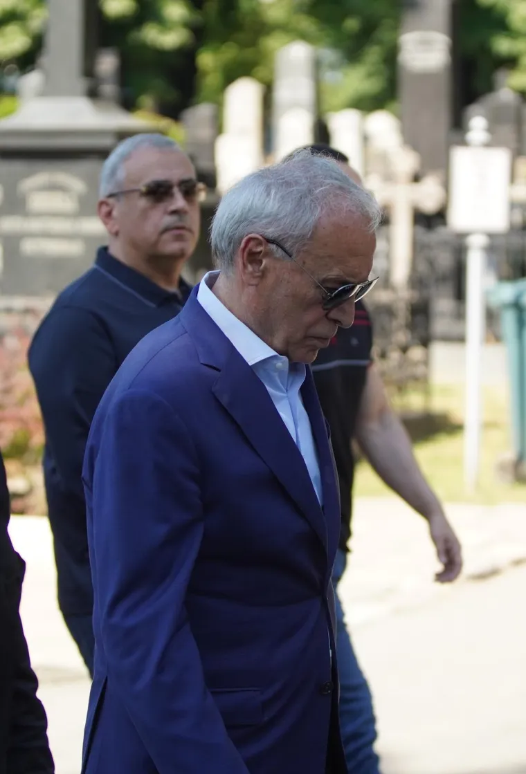 Pokopan je Vidoje Ristović: Neutje&scaron;na Nikolina Pi&scaron;ek nije prestajala plakati, prizori lome srce