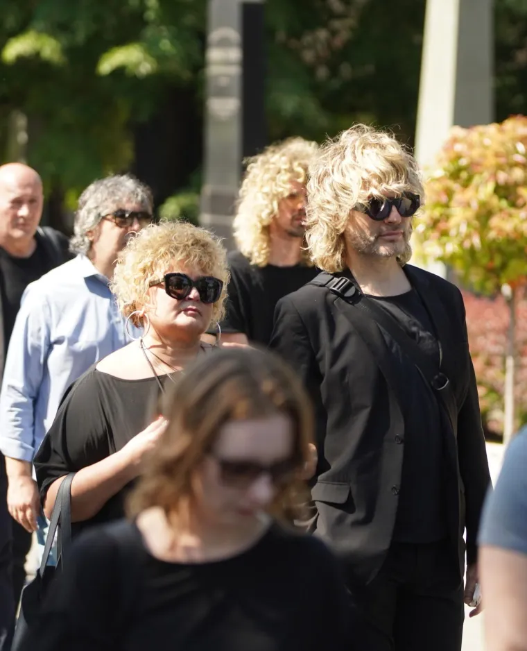 Pokopan je Vidoje Ristović: Neutje&scaron;na Nikolina Pi&scaron;ek nije prestajala plakati, prizori lome srce