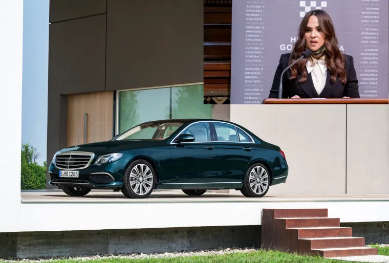 Predsjednica Uprave Pleter usluga, Martina Puljić, također nema vlastiti automobil pa mora posuđivati od bračnog druga, i to Mercedes E220d iz 2016. vrijedan 200.000 kuna  