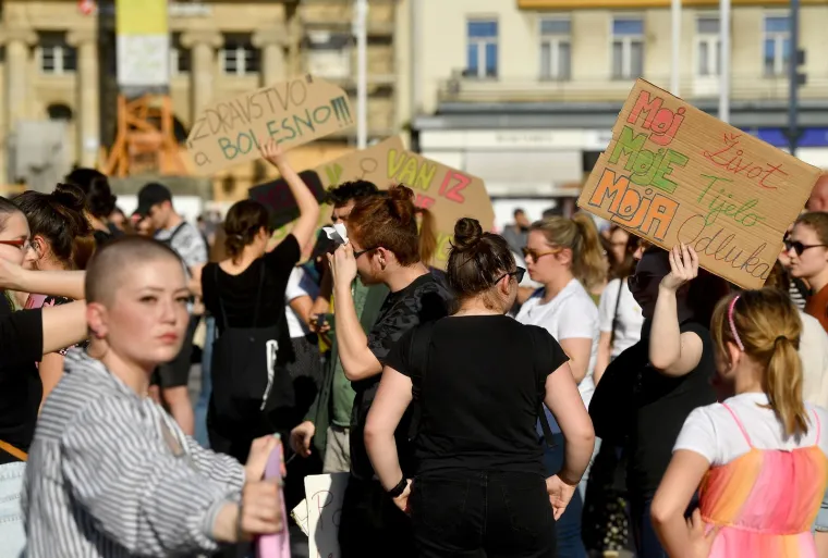 Poznati na velikom protestu za Mirelu Čavajdu: Stigli su i Urban i Ranko Ostojić