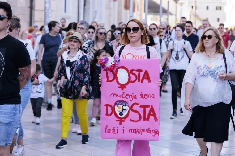 Prosvjed podrške Mireli Čavajdi u Splitu: Odgovorni su dobili moćnu poruku građana, pogledajte ovo