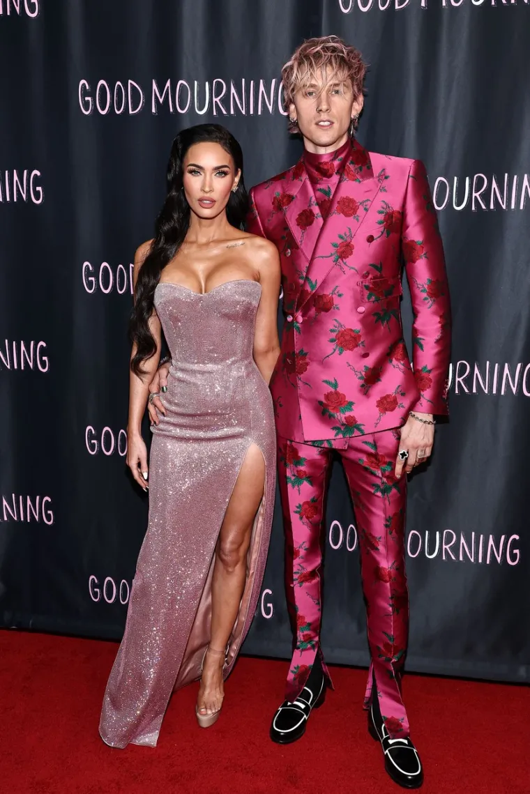 Blistava roza haljina pripijena uz tijelo fatalne Megan Fox trebala bi dobiti ime po njoj