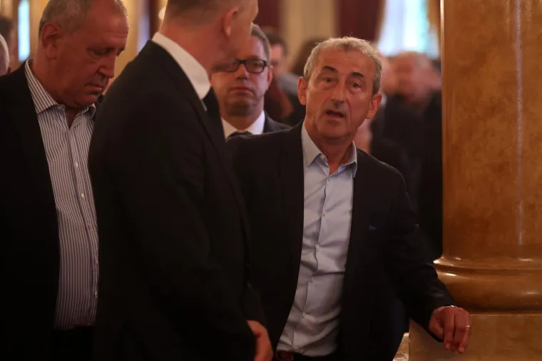 Boban, Baka, Piksi, Pape... Nema tko nije došao na oproštaj od legendarnog Švabe, Zvone govorom natjerao suze na oči