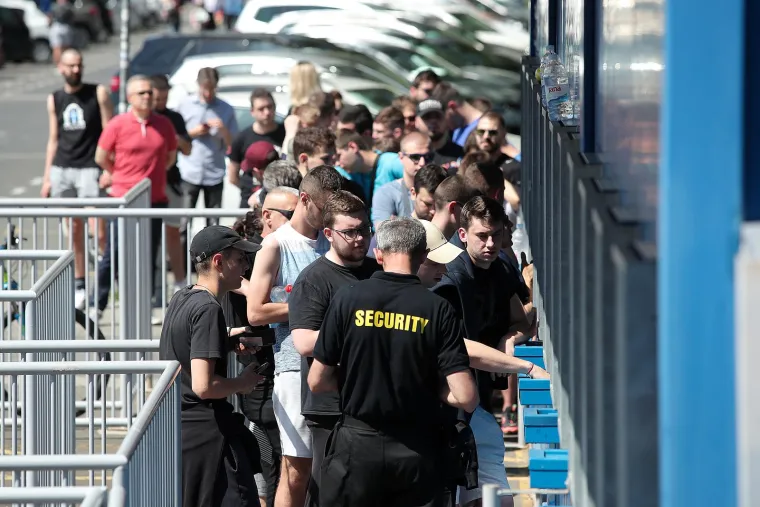 Redovi za karte na Maksimiru prije utakmice &Scaron;ibenik Dinamo