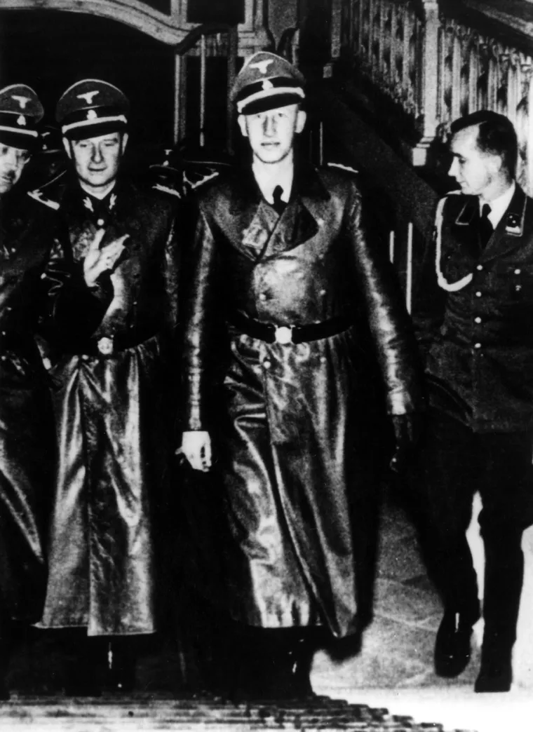 Nakon atentata je Himmler odmah sa svojim liječnicima došao u Prag. Reinhard Heydrich je bio životno ugrožen. Zadobio je teške povrede plućnog krila, dijafragme i slezine, a od siline detonacije mu je puklo jedno rebro. Poslije Himmlerove posjete, Heydrich je pao u komu i više se nije probudio. Umro je osam dana kasnije od trovanja krvi u kojoj su završili dijelovi uniforme. Bio je utjecajniji i sposobniji od Himmlera, a brutalniji i maštovitiji od Hitlera.
