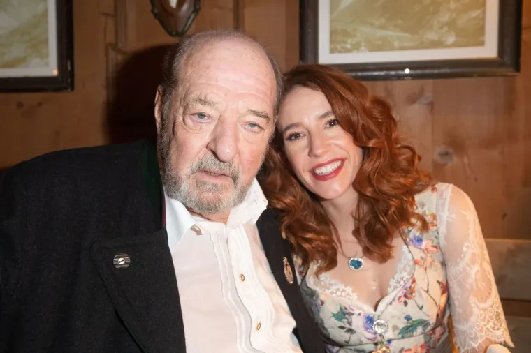 Njemački skladatelj i tekstopisac Ralph Siegel autor je čak 24 pjesme koje su se ikad natjecale na Eurosongu. Godine 1982. poijedio je s pjesmom &quot;Ein Bißchen Frieden&quot;, a izvela ju je tinejdžerka Nicole Seibert. Siegelove pjsme predstavljale su Njemačku, Luksemburg, Švicarsku, Crnu Goru i San Marino te su osvojile tri druga i dva treća mjesta.