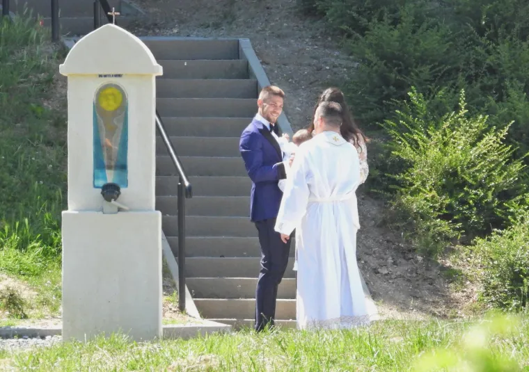 Spojili dva sakramenta isti dan: Vjenčali se Andrej i Mia Kramarić