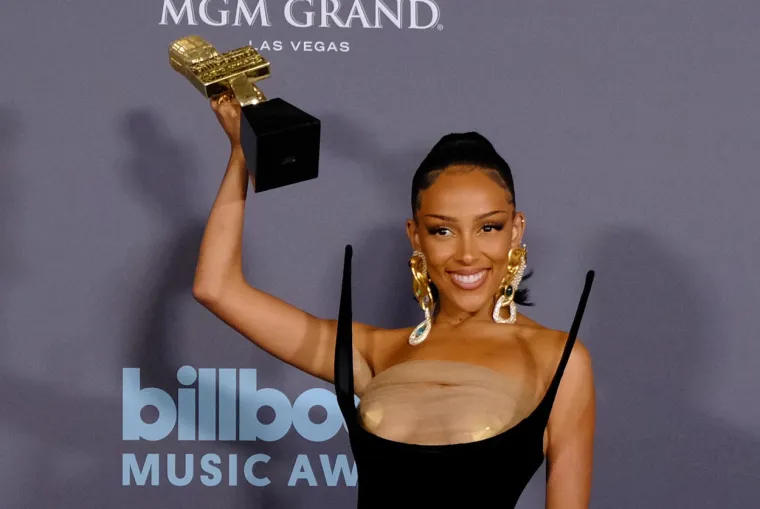 Doja Cat: Pravo ime joj je  Amala Ratna Zandile Dlamini. 